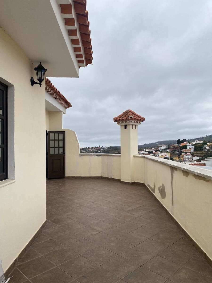 4 soveværelse Rækkehus til leje i Firgas med garage - € 1.100 (Ref: 9145701)