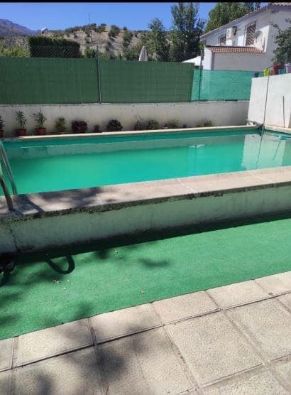 Chalet de 4 habitaciones en Jaén ciudad en venta con garaje - 130.000 € (Ref: 9147357)