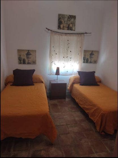 Chalet de 4 habitaciones en Jaén ciudad en venta con garaje - 130.000 € (Ref: 9147357)