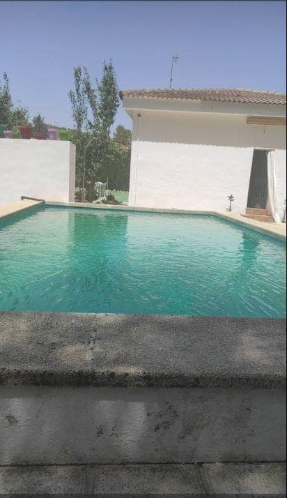 Chalet de 4 habitaciones en Jaén ciudad en venta con garaje - 130.000 € (Ref: 9147357)