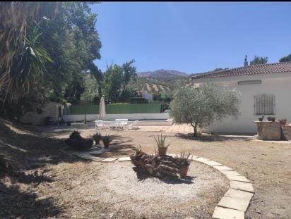 Chalet de 4 habitaciones en Jaén ciudad en venta con garaje - 130.000 € (Ref: 9147357)