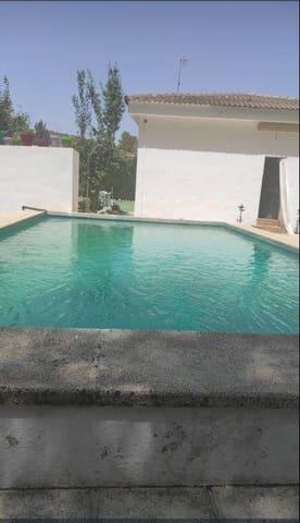 Chalet de 4 habitaciones en Jaén ciudad en venta con garaje - 130.000 € (Ref: 9147357)