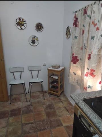 Chalet de 4 habitaciones en Jaén ciudad en venta con garaje - 130.000 € (Ref: 9147357)