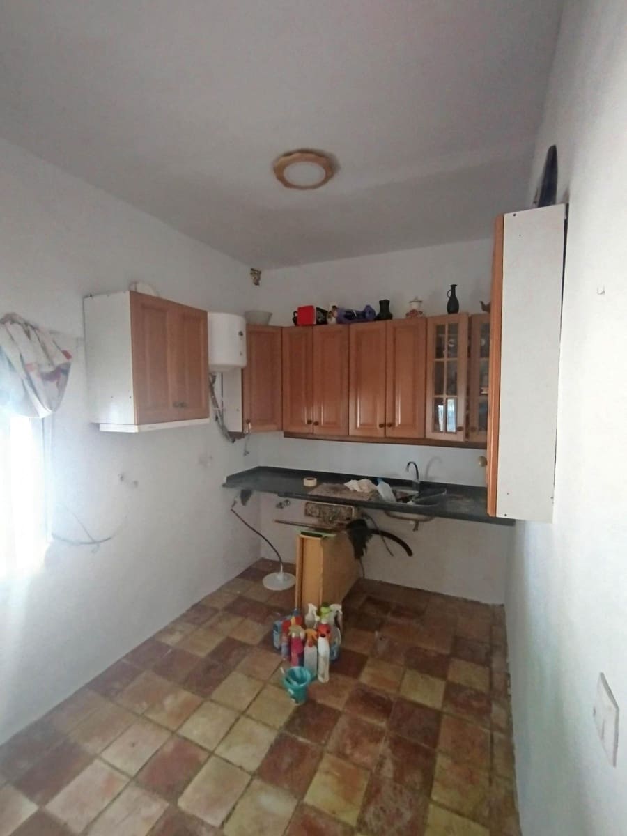 Chalet de 4 habitaciones en Jaén ciudad en venta con garaje - 130.000 € (Ref: 9147357)