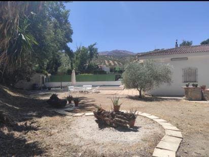 Chalet de 4 habitaciones en Jaén ciudad en venta con garaje - 130.000 € (Ref: 9147357)