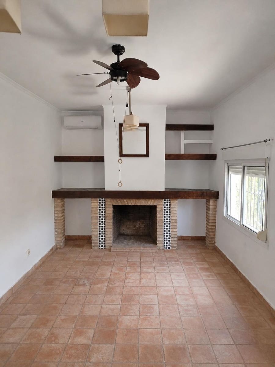 Chalet de 4 habitaciones en Jaén ciudad en venta con garaje - 130.000 € (Ref: 9147357)