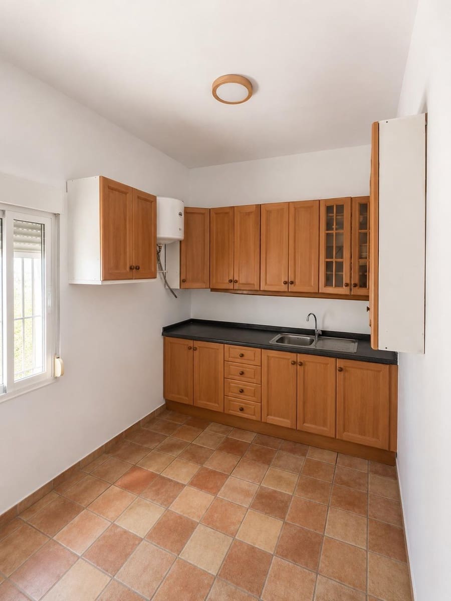Chalet de 4 habitaciones en Jaén ciudad en venta con garaje - 130.000 € (Ref: 9147357)