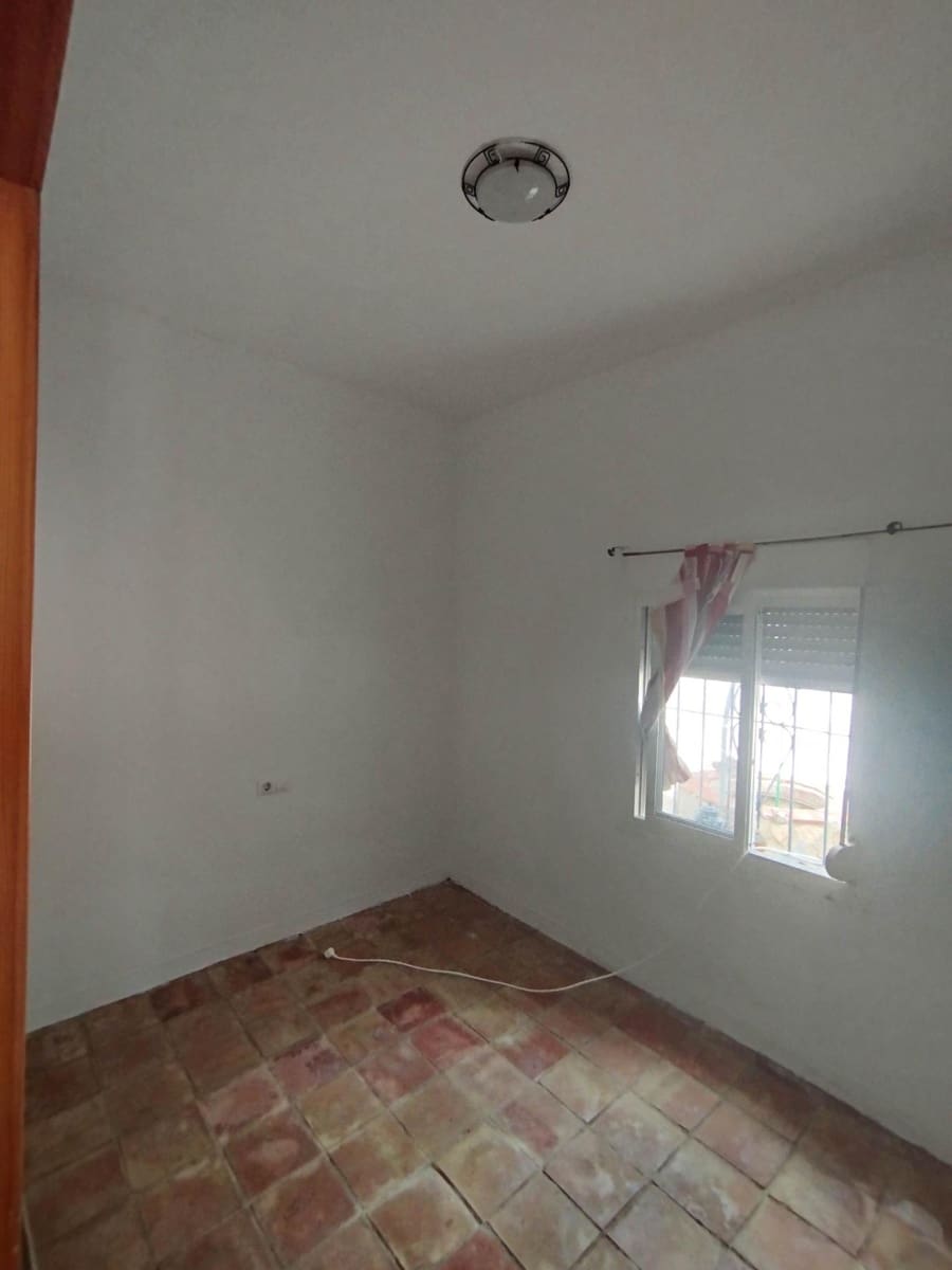 Chalet de 4 habitaciones en Jaén ciudad en venta con garaje - 130.000 € (Ref: 9147357)