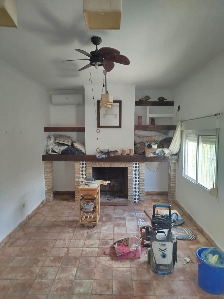 Chalet de 4 habitaciones en Jaén ciudad en venta con garaje - 130.000 € (Ref: 9147357)
