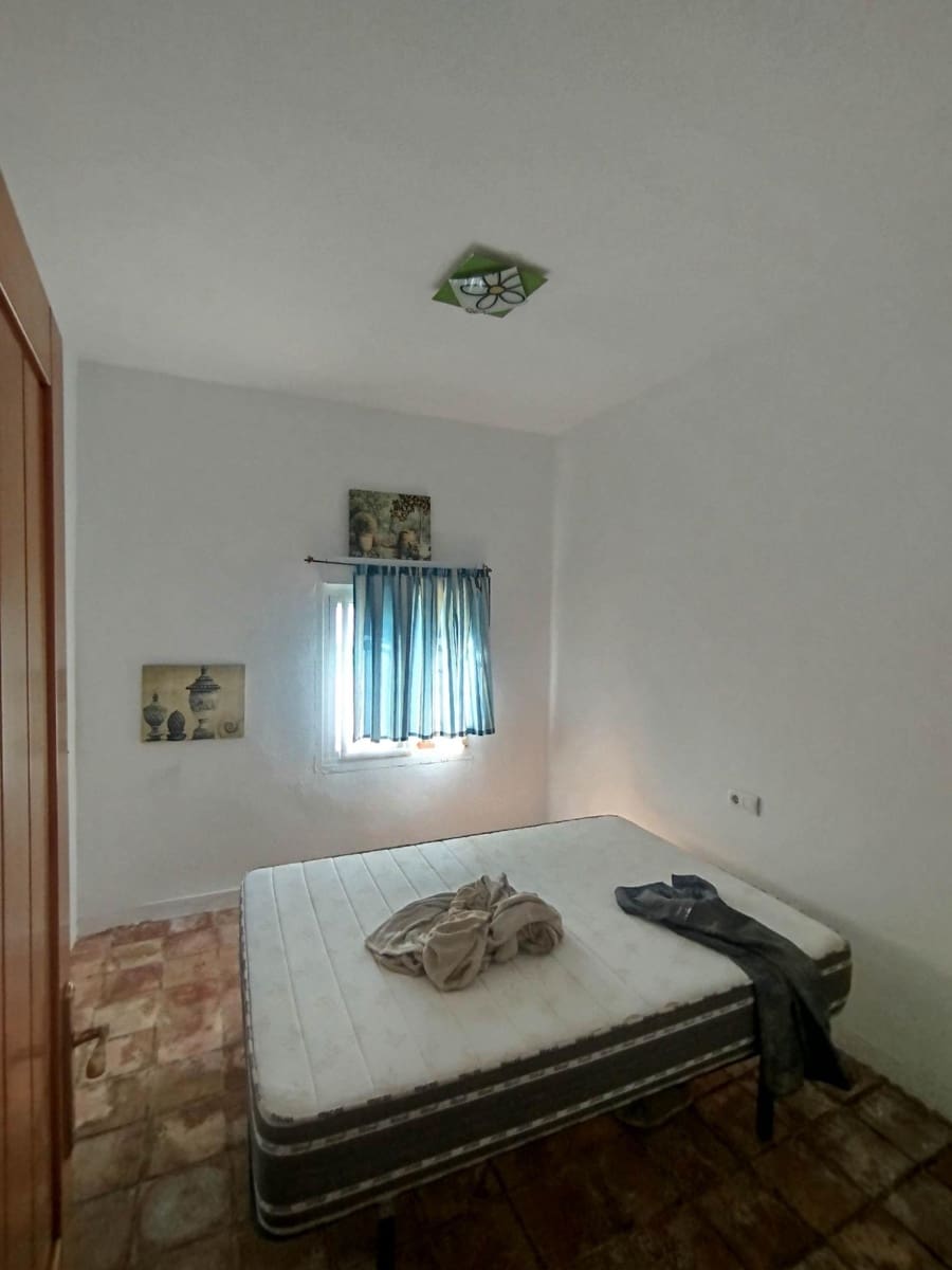 Chalet de 4 habitaciones en Jaén ciudad en venta con garaje - 130.000 € (Ref: 9147357)