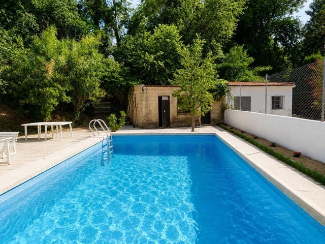 Chalet de 4 habitaciones en Jaén ciudad en venta con garaje - 130.000 € (Ref: 9147357)