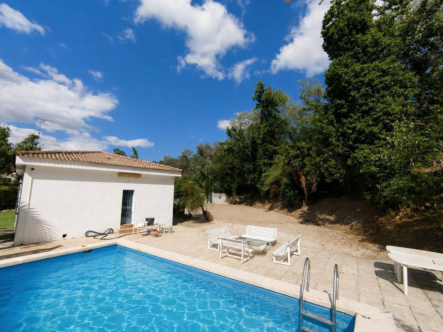 Chalet de 4 habitaciones en Jaén ciudad en venta con garaje - 130.000 € (Ref: 9147357)