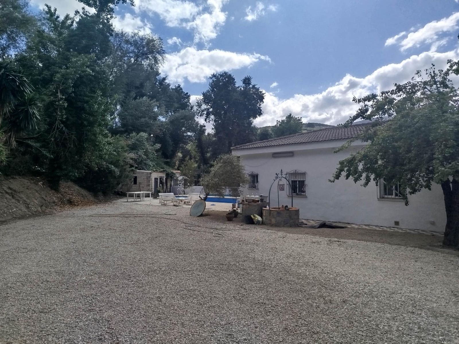 Chalet de 4 habitaciones en Jaén ciudad en venta con garaje - 130.000 € (Ref: 9147357)