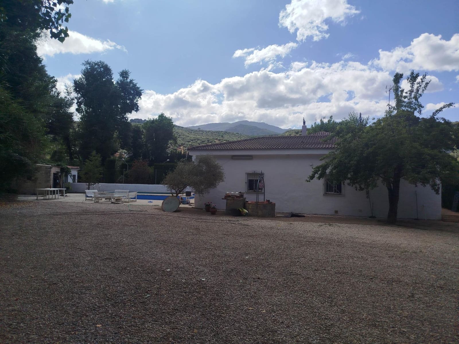 Chalet de 4 habitaciones en Jaén ciudad en venta con garaje - 130.000 € (Ref: 9147357)