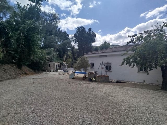 Chalet de 4 habitaciones en Jaén ciudad en venta con garaje - 130.000 € (Ref: 9147357)