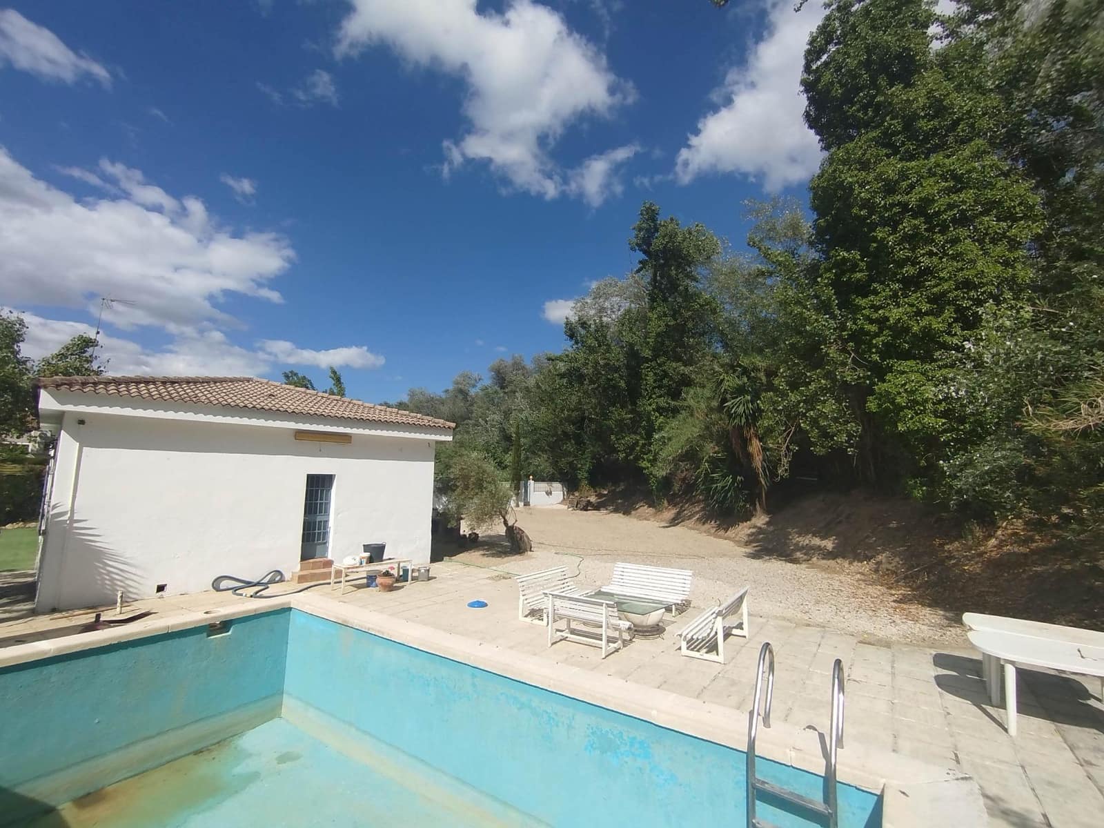 Chalet de 4 habitaciones en Jaén ciudad en venta con garaje - 130.000 € (Ref: 9147357)