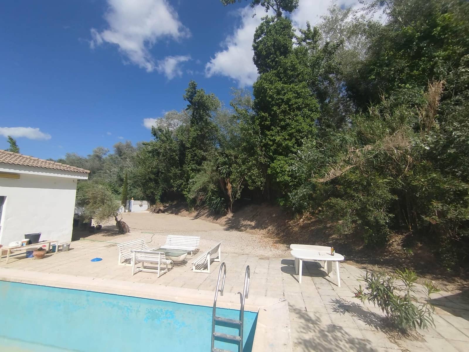 Chalet de 4 habitaciones en Jaén ciudad en venta con garaje - 130.000 € (Ref: 9147357)