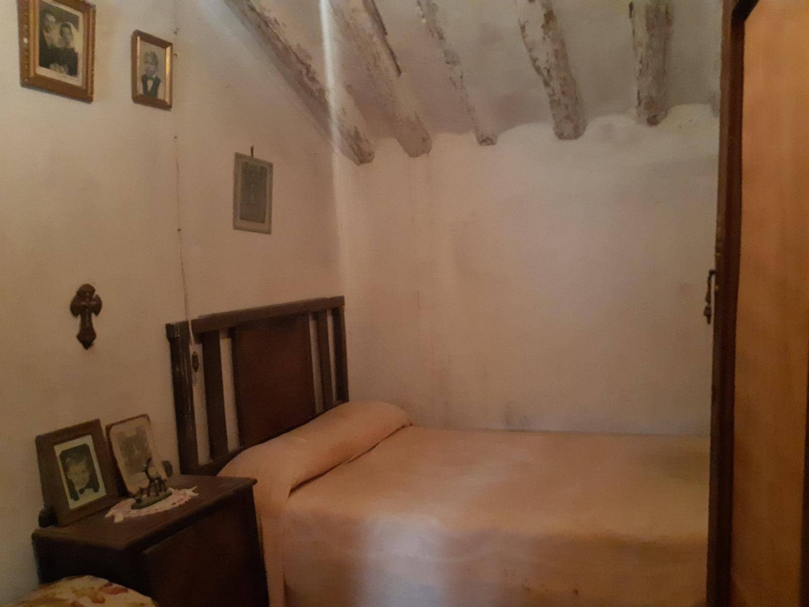 8 sypialnia Dom blizniak na sprzedaż w Bergasa - 39 900 € (Ref: 9197898)