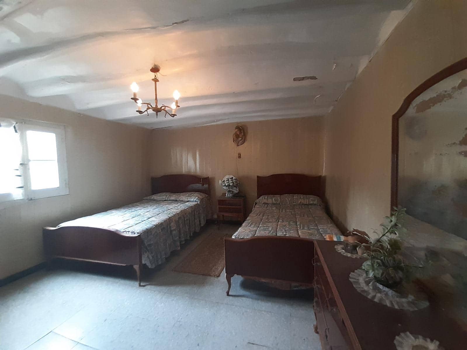 8 sypialnia Dom blizniak na sprzedaż w Bergasa - 39 900 € (Ref: 9197898)