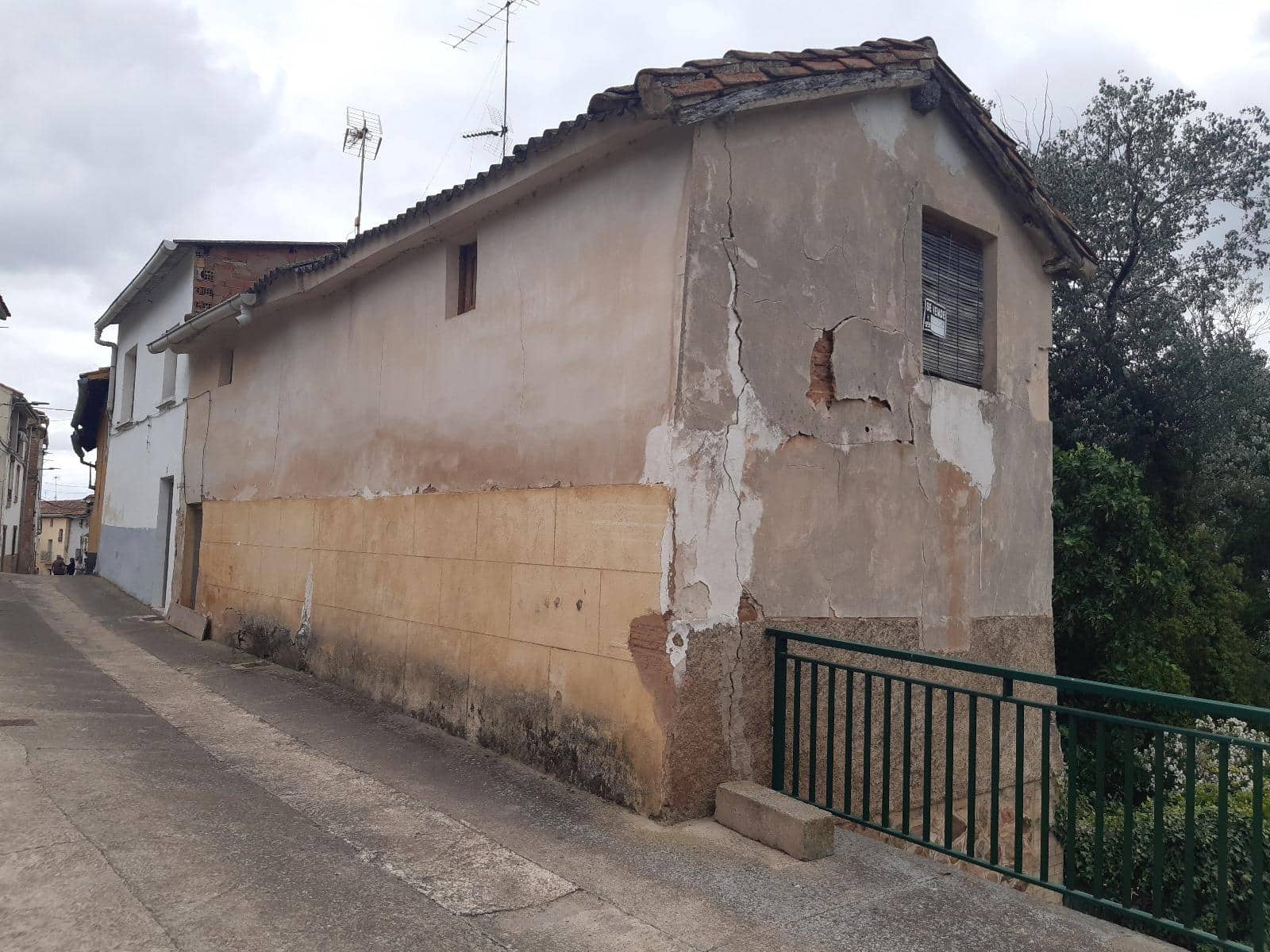 8 sypialnia Dom blizniak na sprzedaż w Bergasa - 39 900 € (Ref: 9197898)