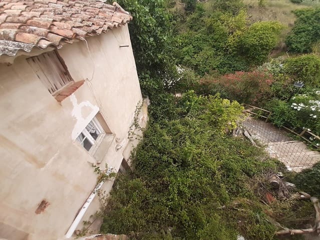 8 soveværelse Semi-Rækkehus til salg i Bergasa - € 39.900 (Ref: 9197898)