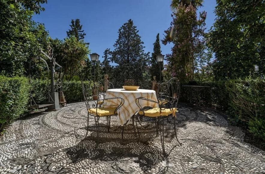 12 soveværelse Villa til salg i Granada by med garage - € 4.990.000 (Ref: 9230946)