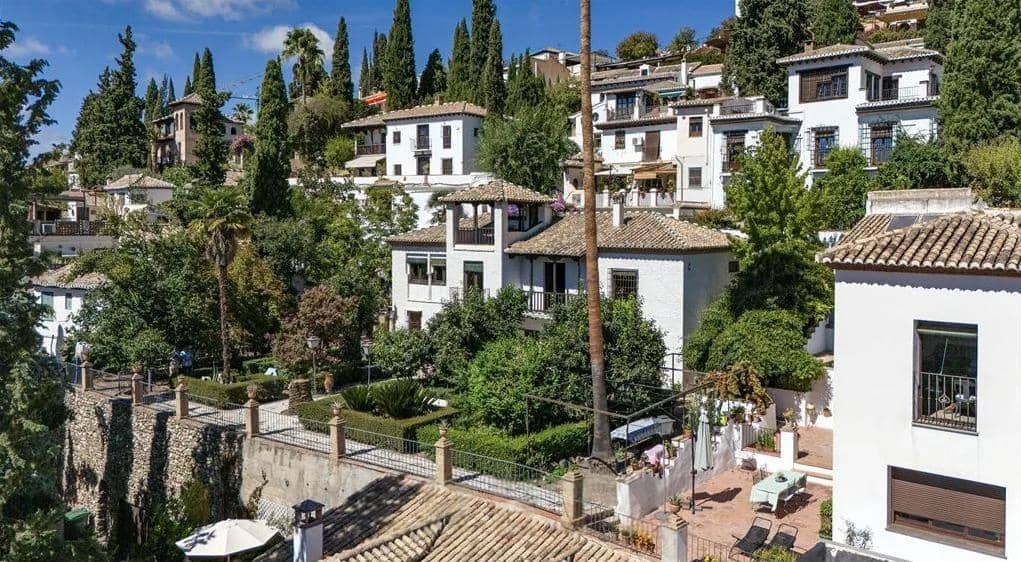 12 soveværelse Villa til salg i Granada by med garage - € 4.990.000 (Ref: 9230946)