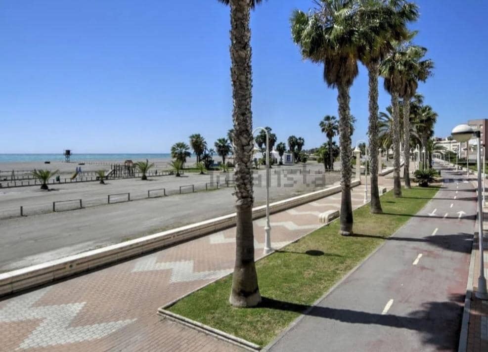 Piso de 2 habitaciones en Motril en venta - 170.000 € (Ref: 9240240)