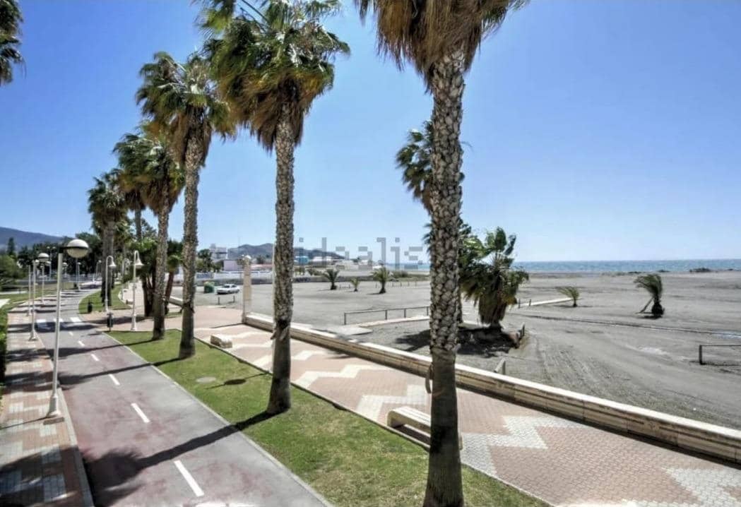 Piso de 2 habitaciones en Motril en venta - 170.000 € (Ref: 9240240)