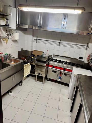 Commerciale da affittare in A Coruña città - 1.100 € (Rif: 9240245)