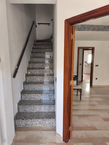 7 bedroom Townhouse for sale in Jaén city with garage - € 375,000 (Ref: 9247106)