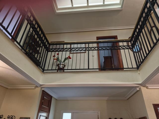 7 chambre Villa/Maison Mitoyenne à vendre à Jaén ville avec piscine garage - 398 000 € (Ref: 9257529)