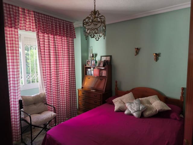 7 chambre Villa/Maison Mitoyenne à vendre à Jaén ville avec piscine garage - 398 000 € (Ref: 9257529)