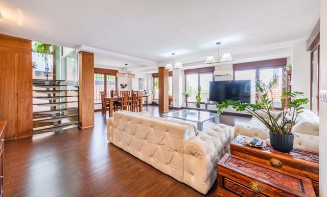 6 bedroom Villa for sale in Cabanillas del Campo with pool garage - € 619,000 (Ref: 9257532)