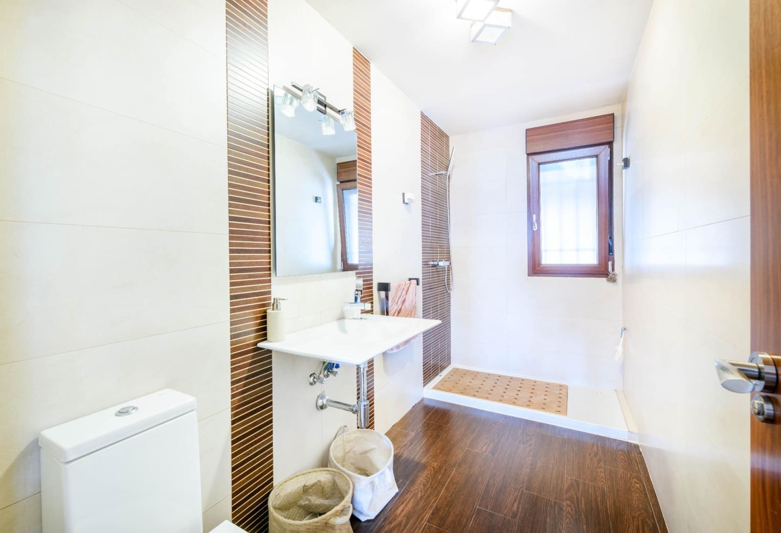 6 makuuhuone Huvila myytävänä paikassa Cabanillas del Campo mukana uima-altaan 
autotalli - 619 000 € (Ref: 9257532)