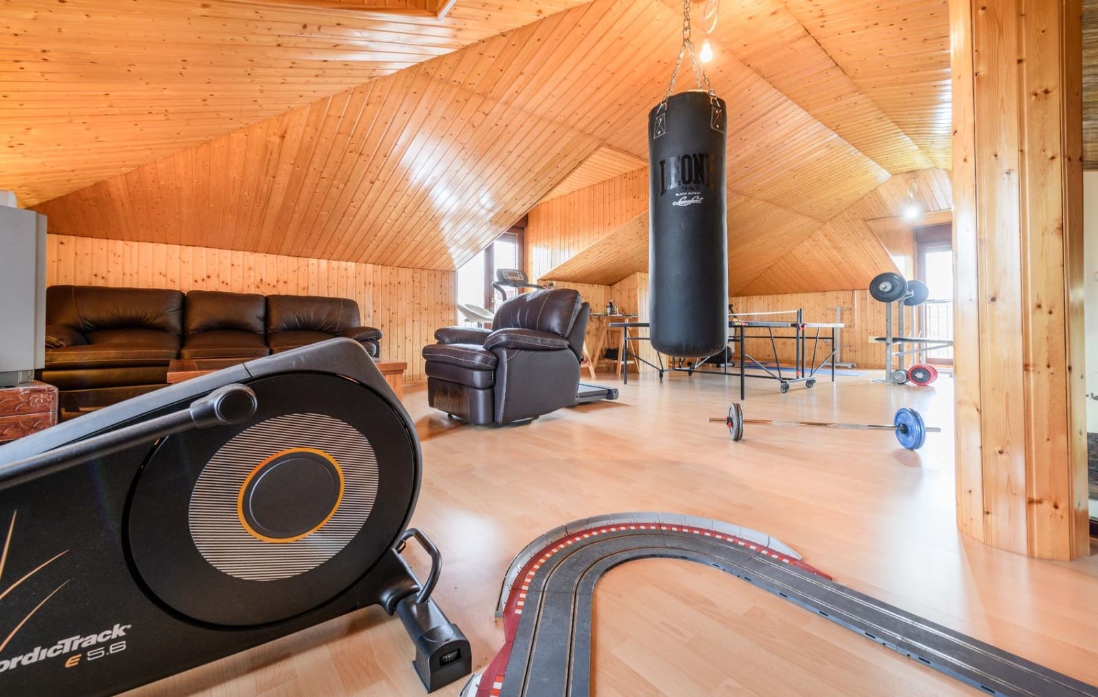 6 makuuhuone Huvila myytävänä paikassa Cabanillas del Campo mukana uima-altaan 
autotalli - 619 000 € (Ref: 9257532)