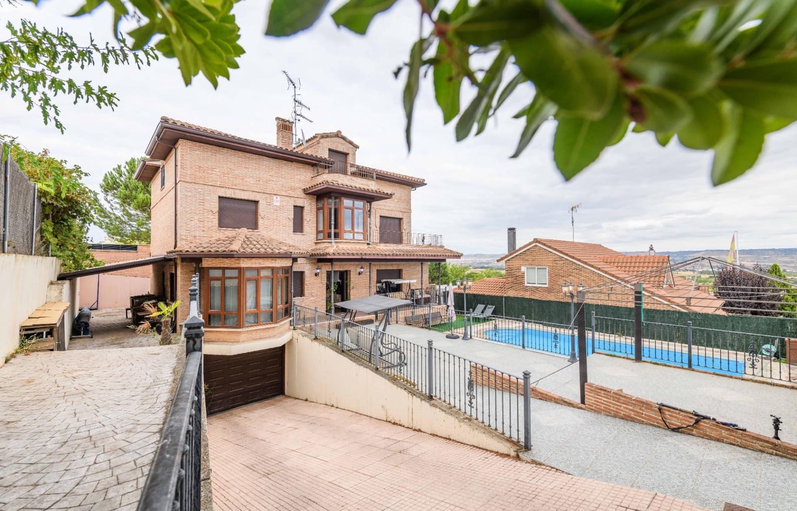 6 makuuhuone Huvila myytävänä paikassa Cabanillas del Campo mukana uima-altaan 
autotalli - 619 000 € (Ref: 9257532)