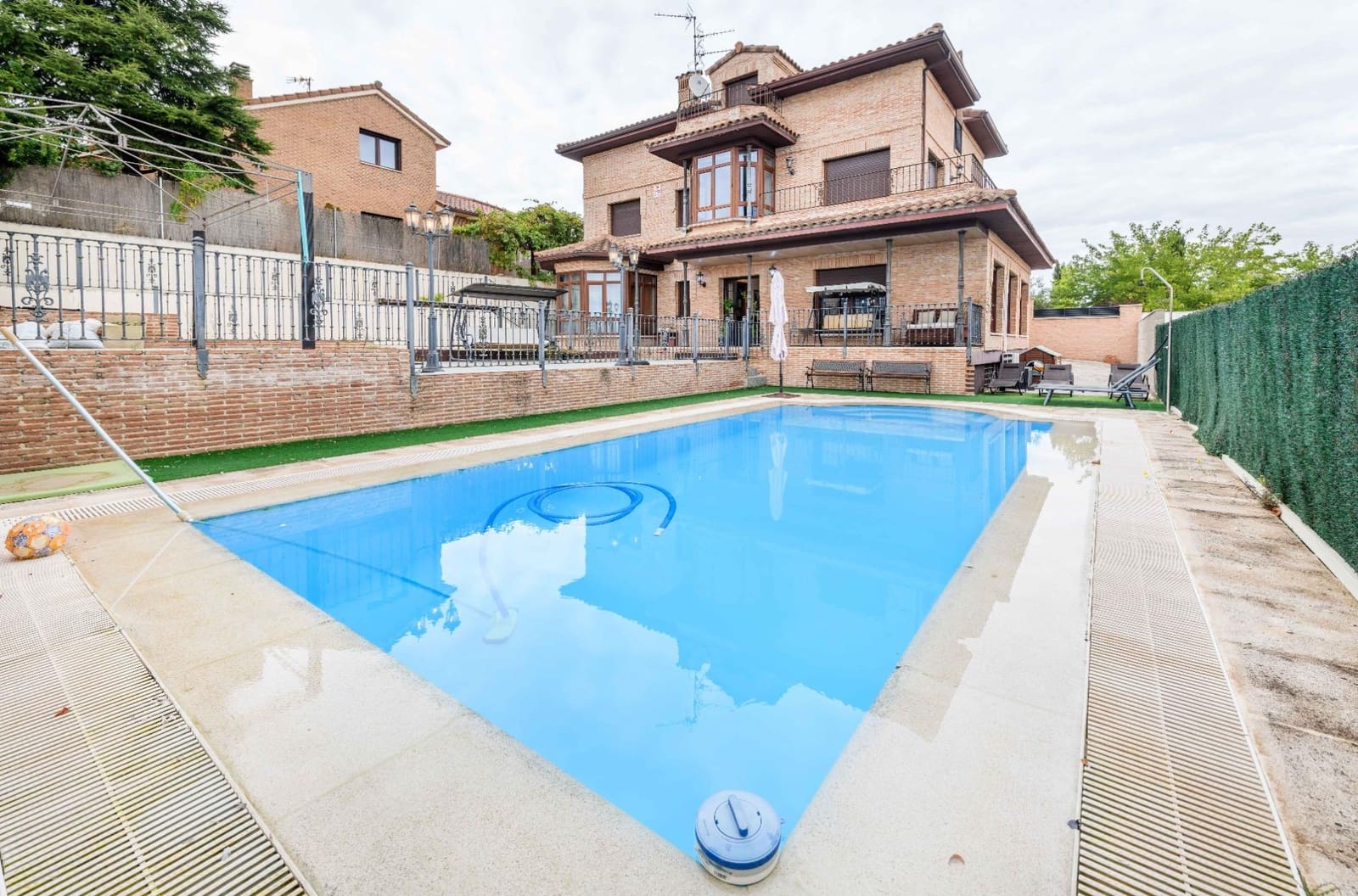 6 makuuhuone Huvila myytävänä paikassa Cabanillas del Campo mukana uima-altaan 
autotalli - 619 000 € (Ref: 9257532)