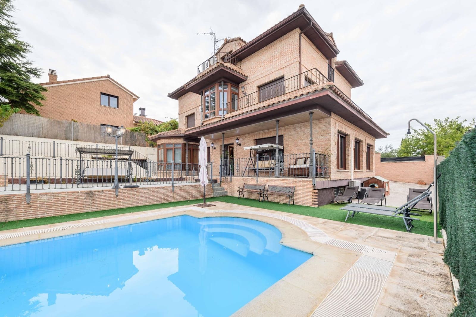 6 makuuhuone Huvila myytävänä paikassa Cabanillas del Campo mukana uima-altaan 
autotalli - 619 000 € (Ref: 9257532)