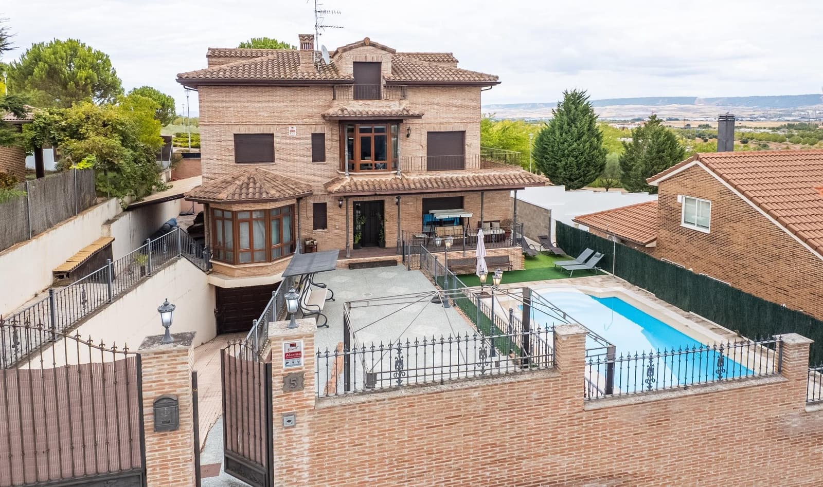 6 makuuhuone Huvila myytävänä paikassa Cabanillas del Campo mukana uima-altaan 
autotalli - 619 000 € (Ref: 9257532)