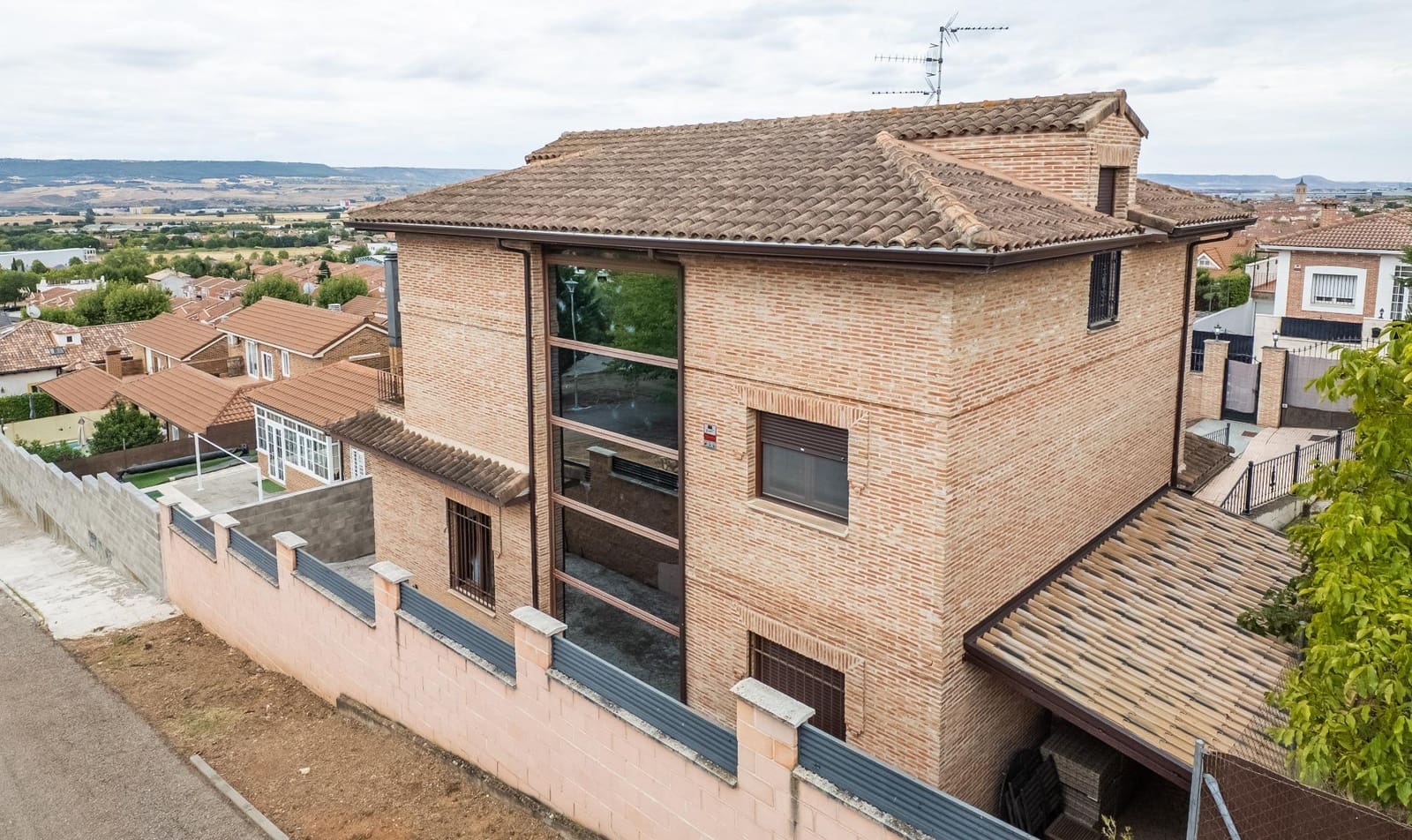 6 makuuhuone Huvila myytävänä paikassa Cabanillas del Campo mukana uima-altaan 
autotalli - 619 000 € (Ref: 9257532)