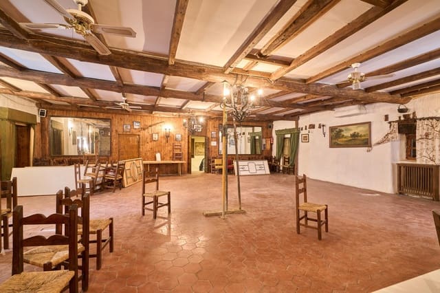 Local Comercial en Piedrahíta en venta con garaje - 575.000 € (Ref: 9262794)