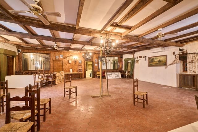 Commercial for sale in Piedrahíta with garage - € 546,000 (Ref: 9262794)