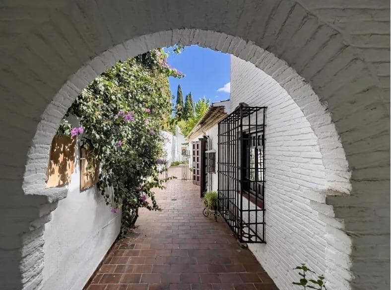 12 soveværelse Villa til salg i Granada by med swimmingpool garage - € 6.990.000 (Ref: 9264339)