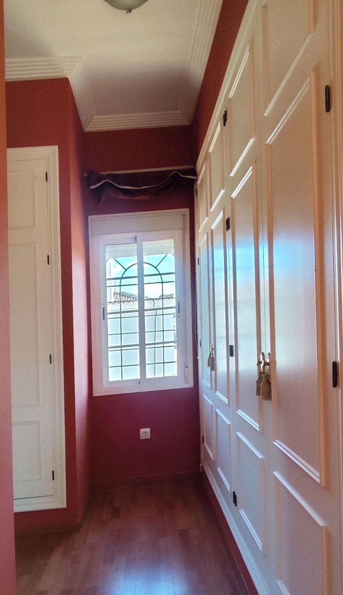 4 quarto Moradia para venda em Bollullos de la Mitacion com garagem - 495 000 € (Ref: 9282379)