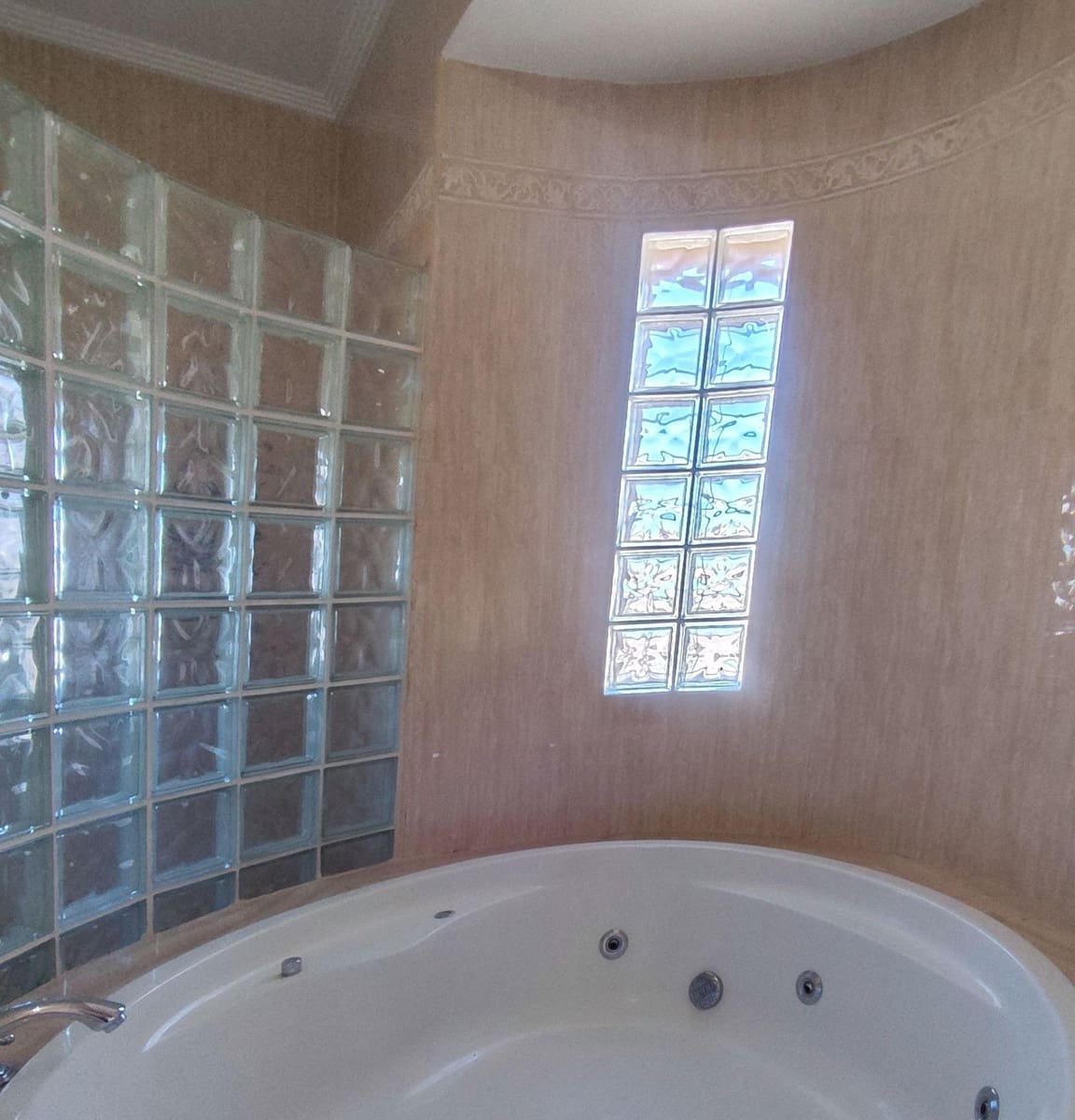 4 quarto Moradia para venda em Bollullos de la Mitacion com garagem - 495 000 € (Ref: 9282379)