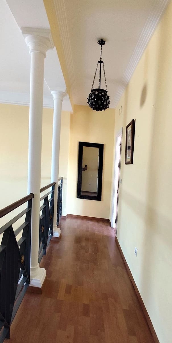 4 quarto Moradia para venda em Bollullos de la Mitacion com garagem - 495 000 € (Ref: 9282379)