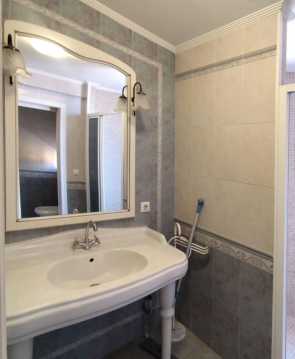 4 quarto Moradia para venda em Bollullos de la Mitacion com garagem - 495 000 € (Ref: 9282379)