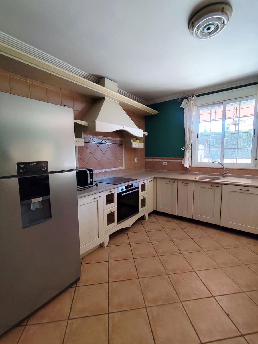 4 quarto Moradia para venda em Bollullos de la Mitacion com garagem - 495 000 € (Ref: 9282379)