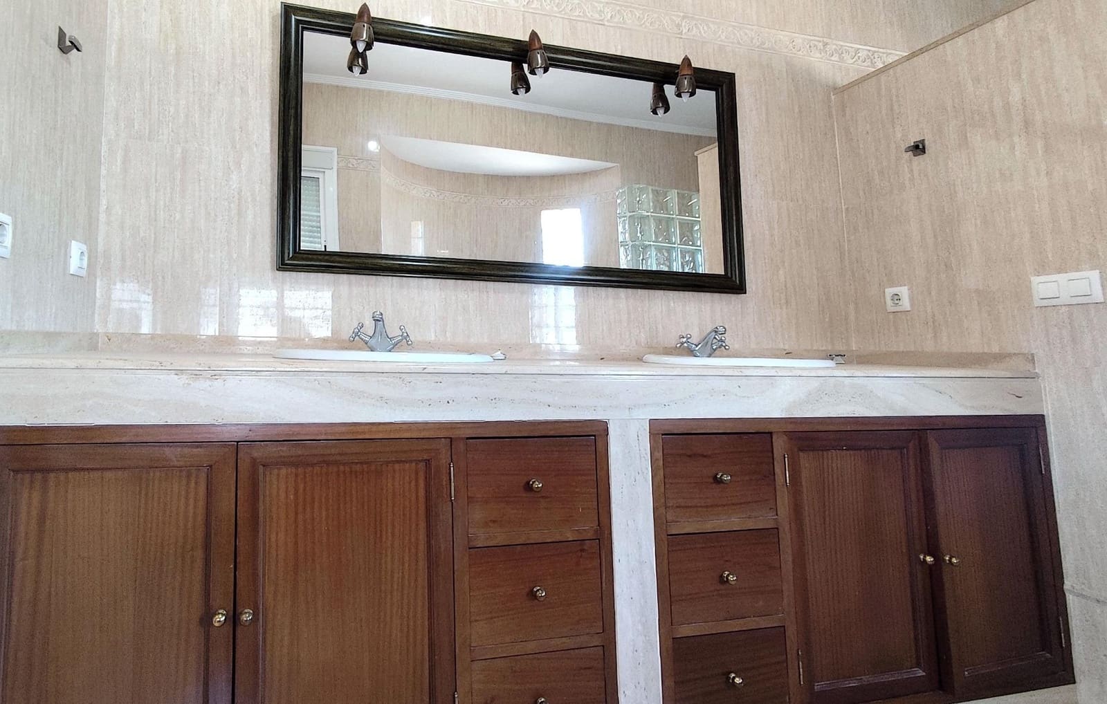 4 quarto Moradia para venda em Bollullos de la Mitacion com garagem - 495 000 € (Ref: 9282379)